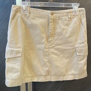 Vintage Gap khaki cargo skirt, size 8